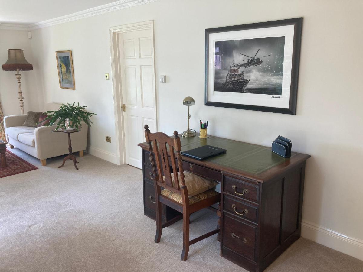 Exclusive 2 Bedroom Apartment With Summer House And Hot Tub Daventry Buitenkant foto