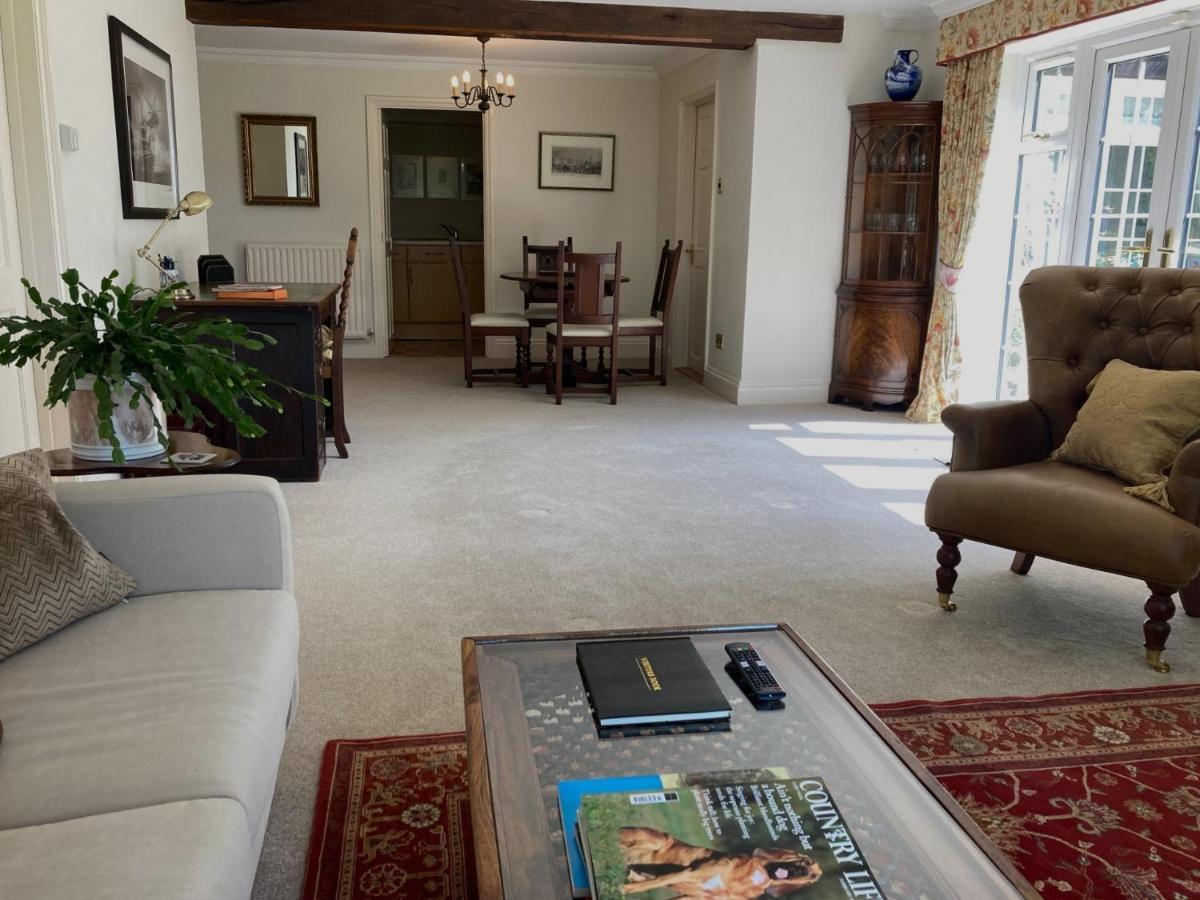 Exclusive 2 Bedroom Apartment With Summer House And Hot Tub Daventry Buitenkant foto