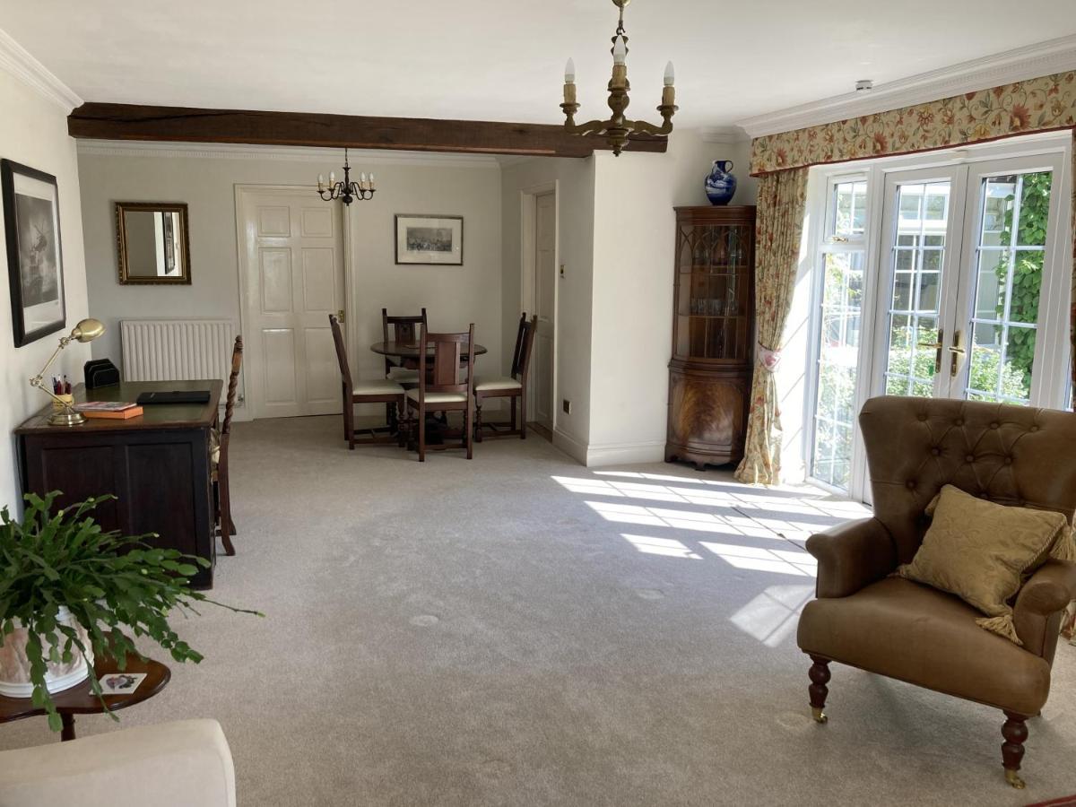 Exclusive 2 Bedroom Apartment With Summer House And Hot Tub Daventry Buitenkant foto