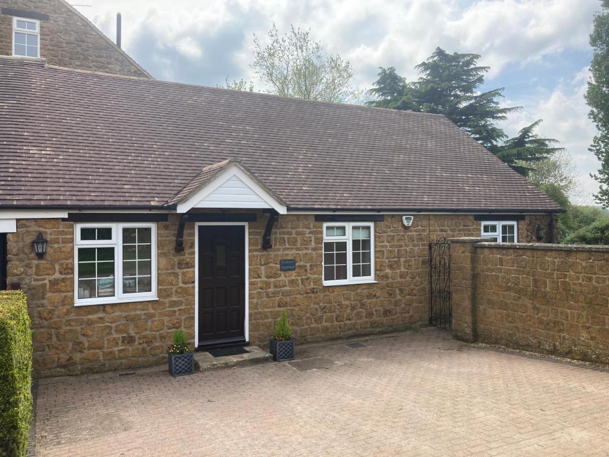 Exclusive 2 Bedroom Apartment With Summer House And Hot Tub Daventry Buitenkant foto