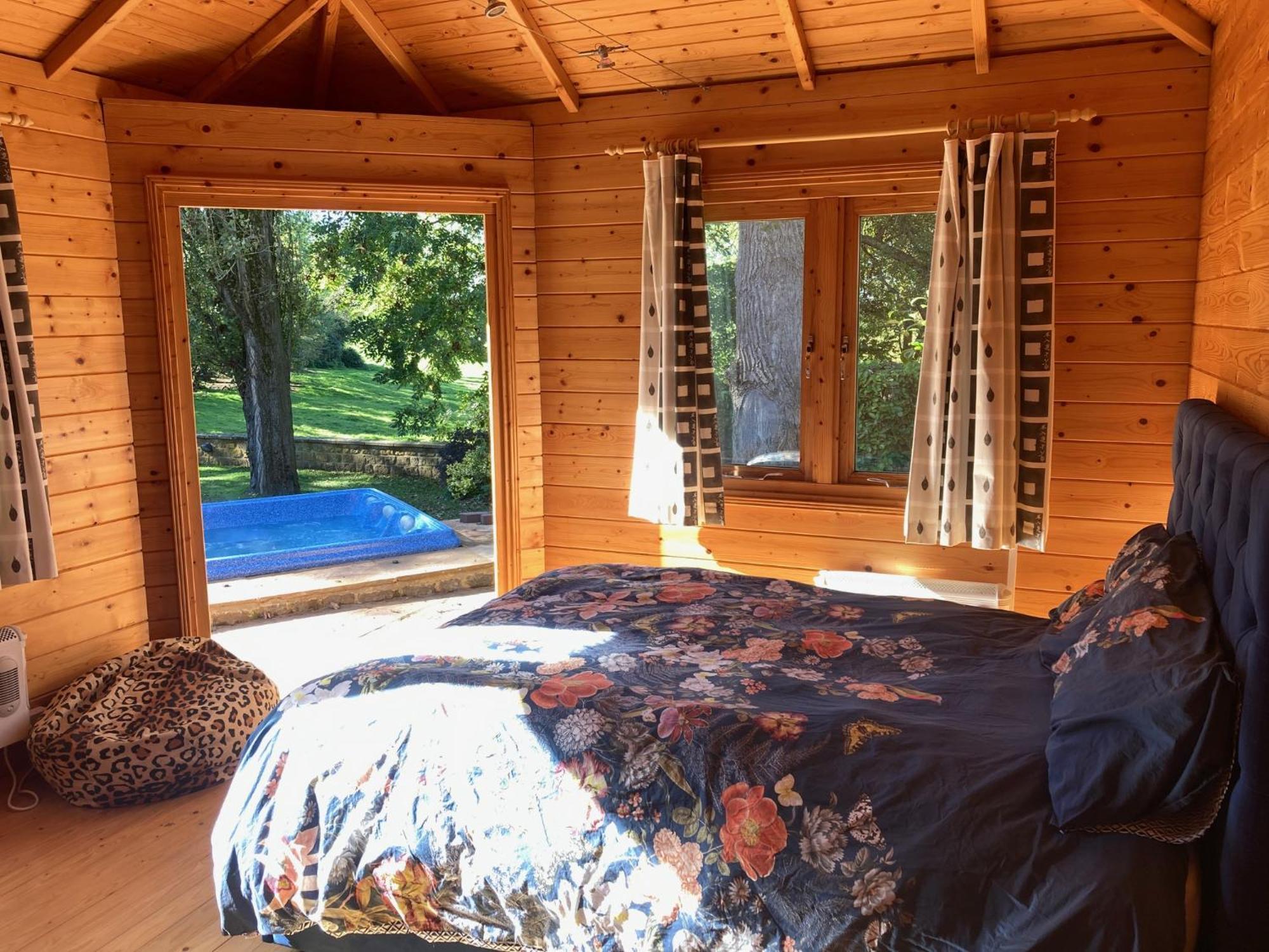 Exclusive 2 Bedroom Apartment With Summer House And Hot Tub Daventry Buitenkant foto