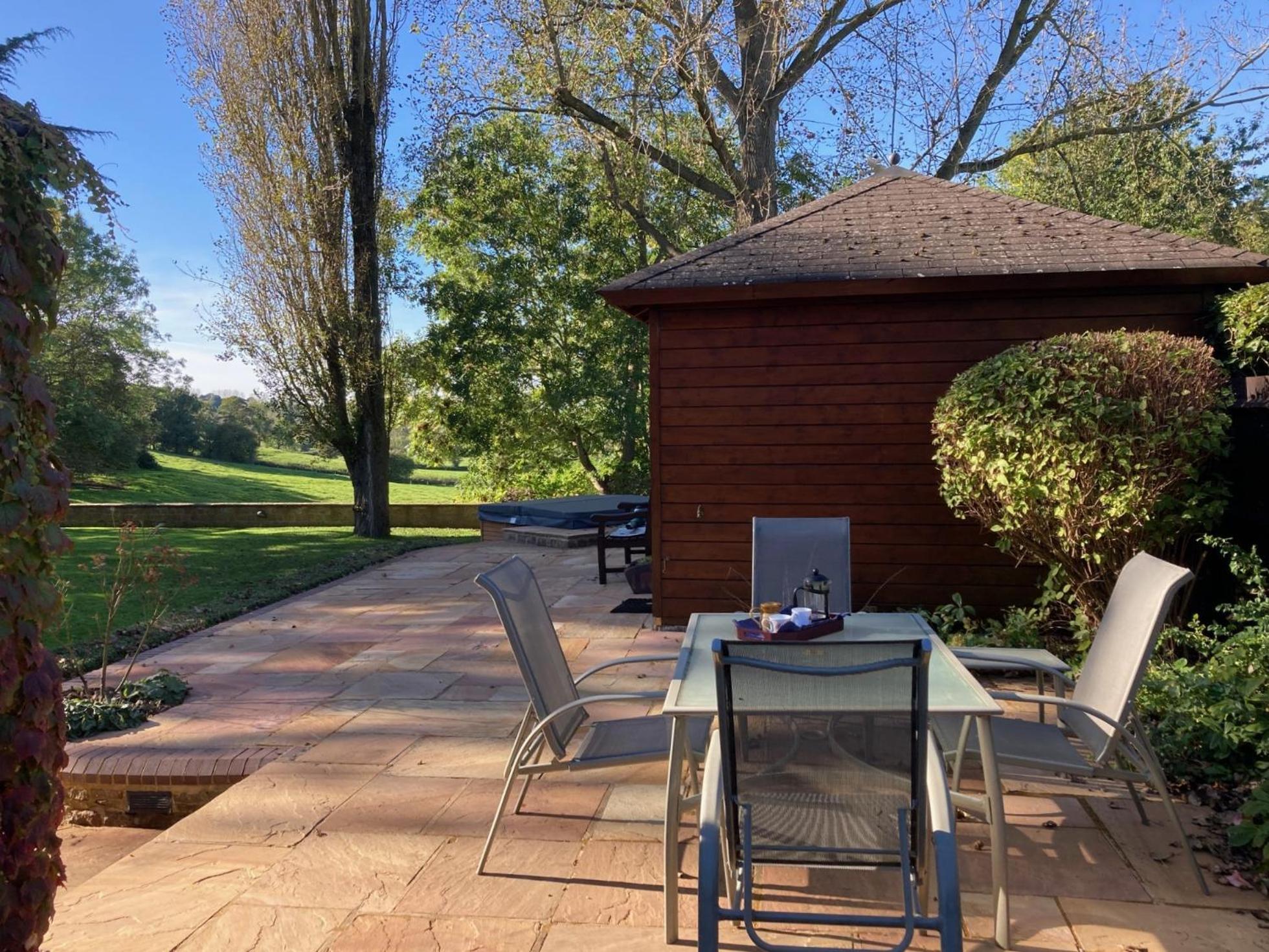 Exclusive 2 Bedroom Apartment With Summer House And Hot Tub Daventry Buitenkant foto