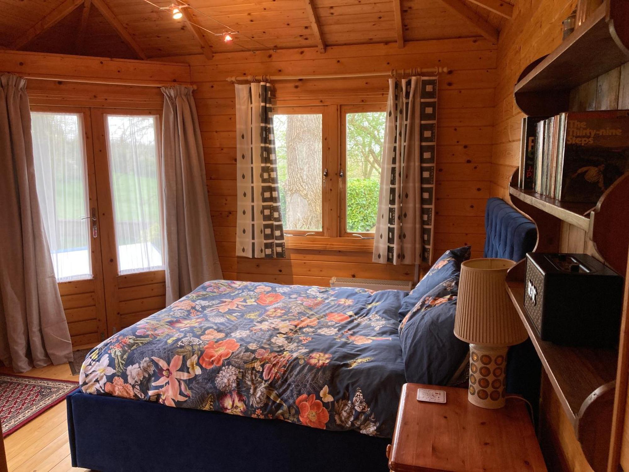 Exclusive 2 Bedroom Apartment With Summer House And Hot Tub Daventry Buitenkant foto