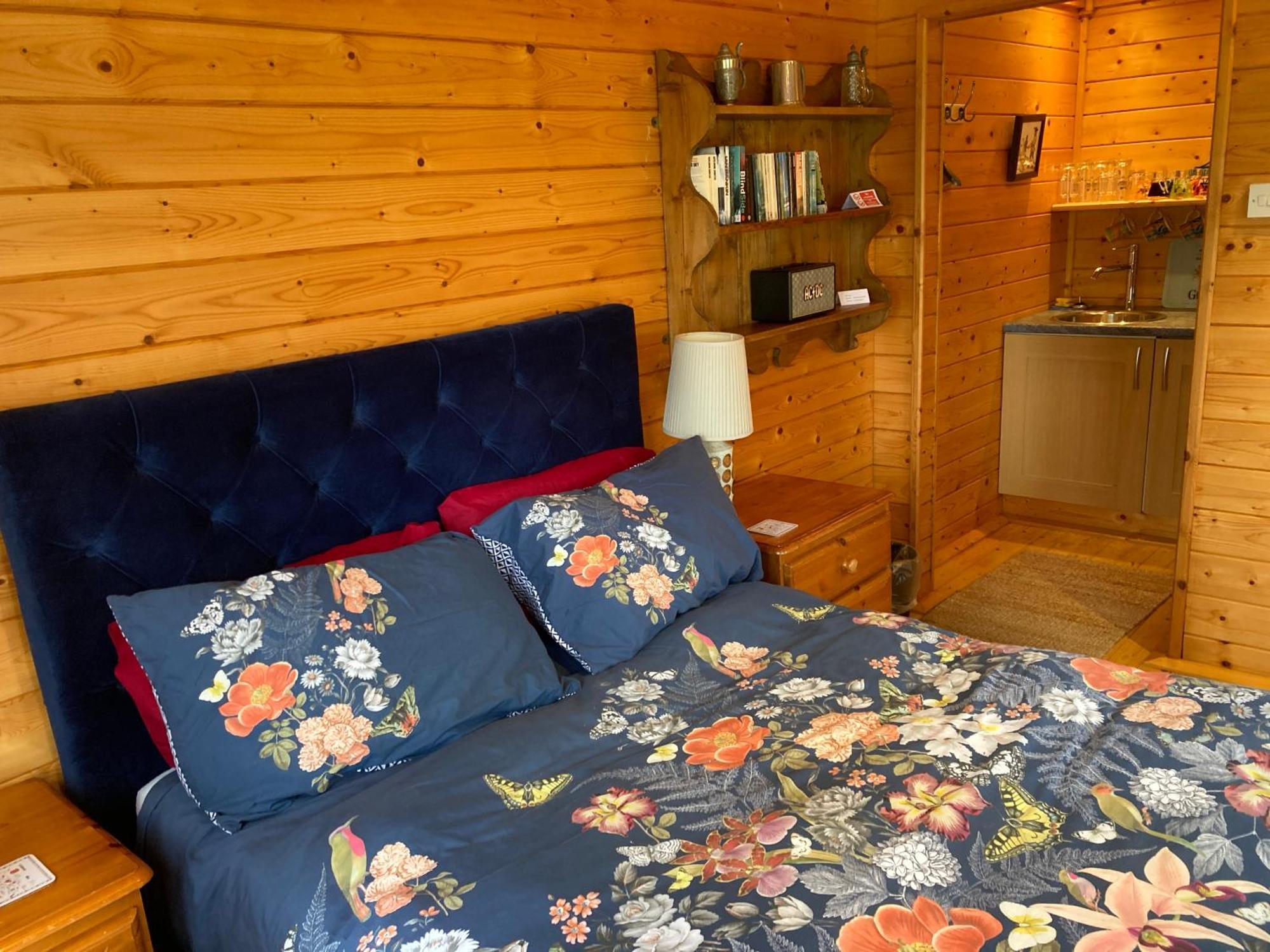 Exclusive 2 Bedroom Apartment With Summer House And Hot Tub Daventry Buitenkant foto